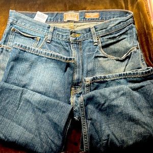 Levi’s relaxed straight 559